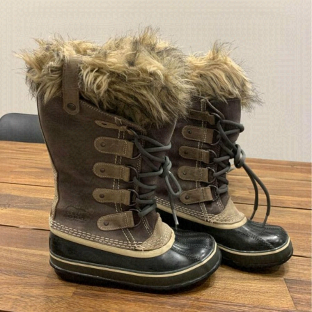 ❄️sorel leather waterproof winter boots. New condition. Size 5. Gray/taupe.